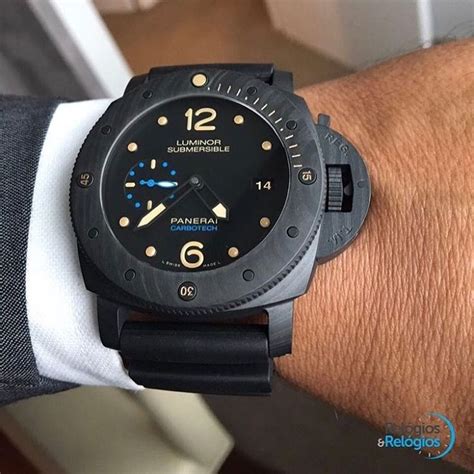 panerai submersible case.